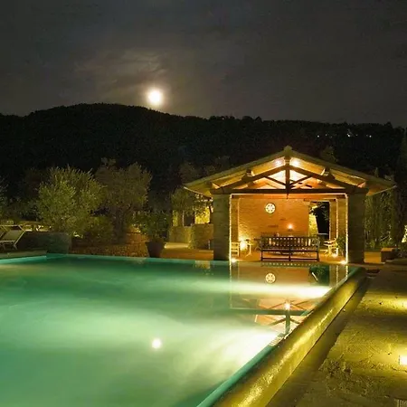 Exclusive Borgo In Tuscany *